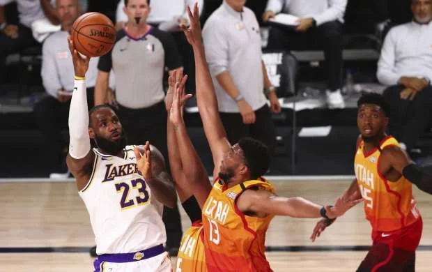 NBA: "Leykers" "Yuta"nı məğlub etdi, "Toronto" "Mayami"yə qalib gəldi 