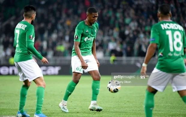 Futbolçuda virus aşkarlandı - Fransa klubunun oyunu ləğv olundu 