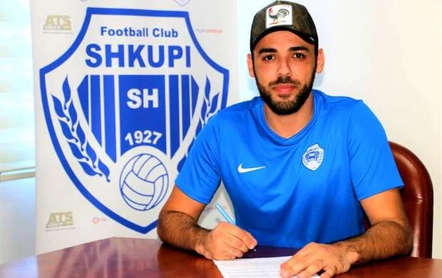 "Neftçi"nin rəqibi Elvin Yunuszadə ilə müqavilə bağladı 