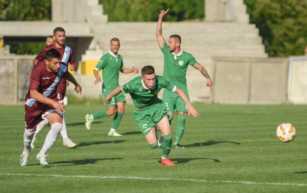 "Qarabağ"ın rəqibi öz meydanında xal itirdi 