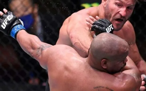 Миочич победил Кормье и отстоял титул чемпиона UFC (ВИДЕО) 
