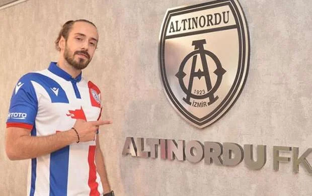 Millimizin sabiq futbolçusundan yeni müqavilə 