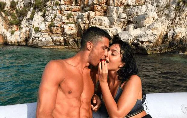 Ronaldu və Corcinanın qısqandıran həyatı - FOTOLAR 