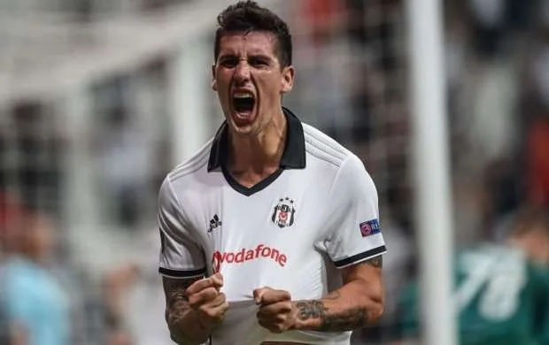 "Beşiktaş"ın daha bir legioneri getdi - RƏSMİ 