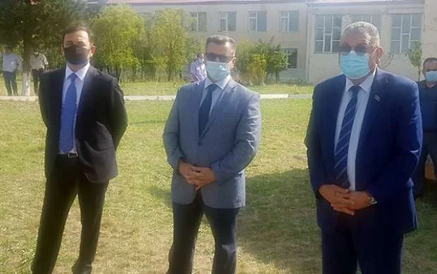 Federasiya prezidenti kənddə futbol izlədi 
