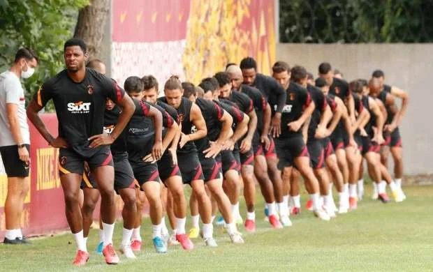 "Qalatasaray" Bakıya 45 nəfərlə gəlir 