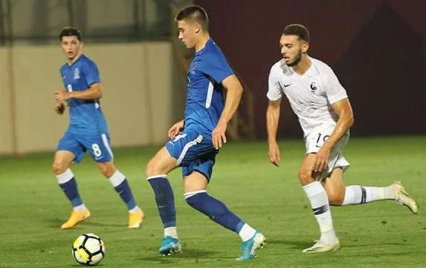 "Başakşəhər"in futbolçusu "Neftçi"də 