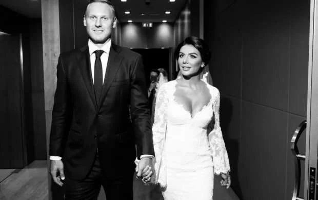 Gizlicə özündən 10 yaş balaca idmançıya ərə getdi - 3-cü dəfə 