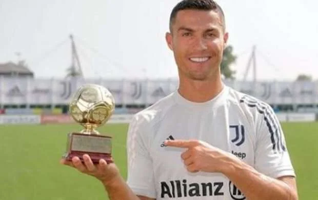 Ronaldo “dünyanın ən yaxşı bombardiri“ seçildi 