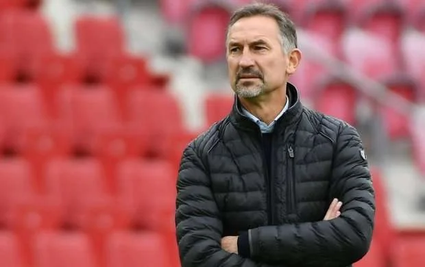 Bundesliqa klubu baş məşqçisini qovdu 