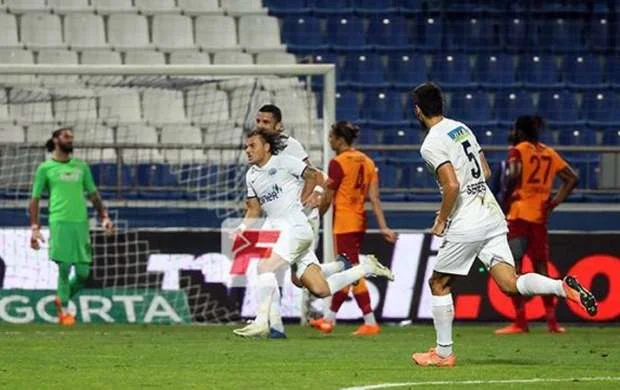 "Qalatasaray" mövsümün ilk məğlubiyyətini aldı - VİDEO 