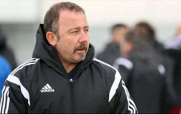 "Beşiktaş" Sərgən Yalçını istefaya göndərir 