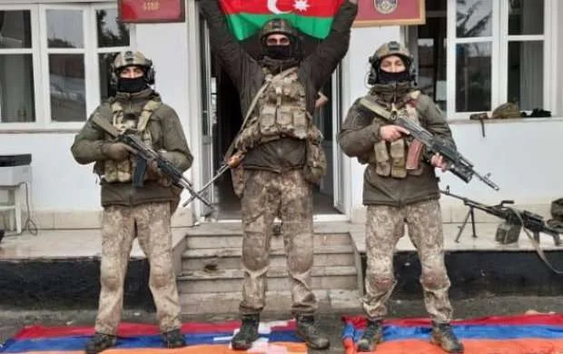 Azərbaycan bayrağı Cəbrayılın mərkəzində - FOTO 