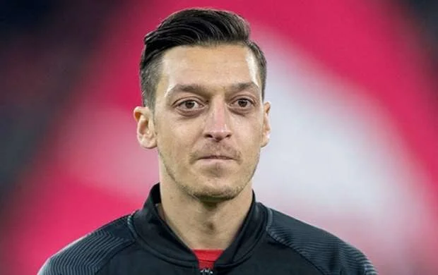 "Arsenal" fanatlarından Mesut Özilə dəstək 