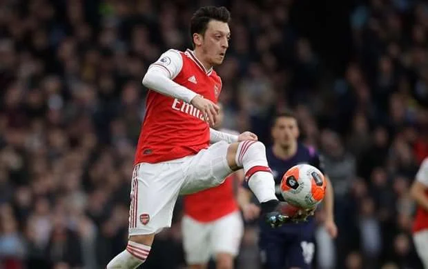 Mesut Özilin yeni klubu açıqlandı 
