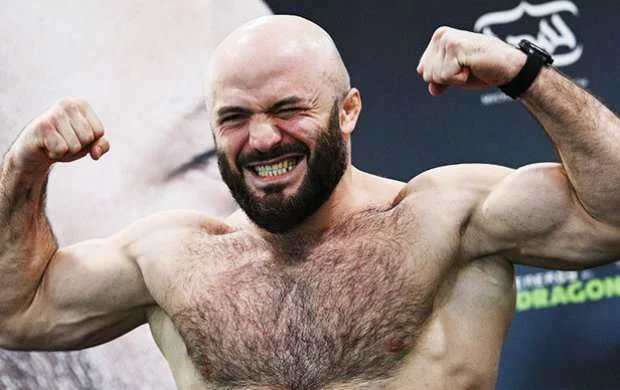 İsmayılov Moskvada skinxedləri necə əzişdirdiyindən danışdı 