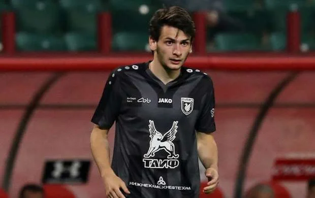 "Qalatasaray" 19 yaşlı gürcüyə görə 15 milyon avro təklif edib 