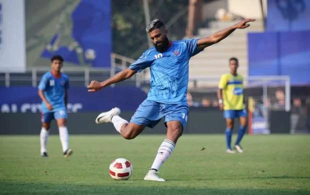 Milli komandanın üzvü futbol oynayarkən öldü 