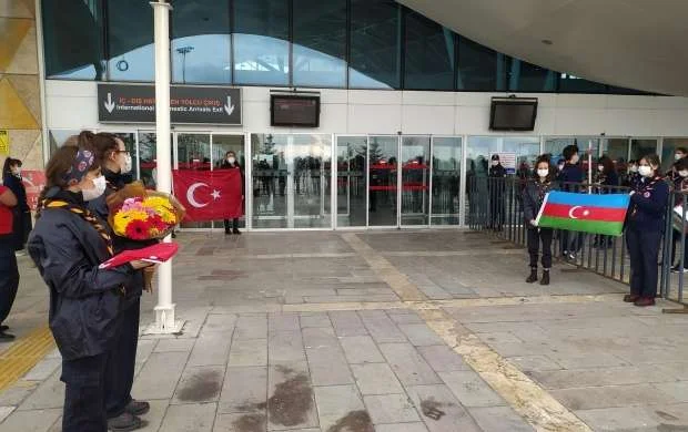 "Qarabağ" Sivasda Dövlət Himni və gül-çiçəklə qarşılandı - FOTOLAR 