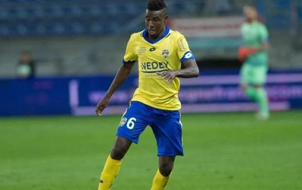 Rəqibini dişləyən futbolçuya 4 oyunluq cəza 