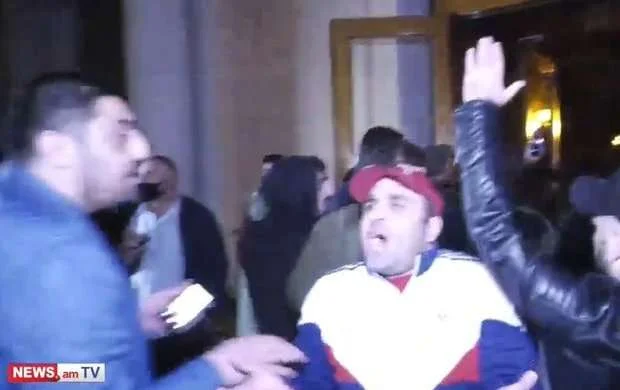 Yerevanda Paşinyana qarşı etiraz aksiyası başlayıb - VİDEO 