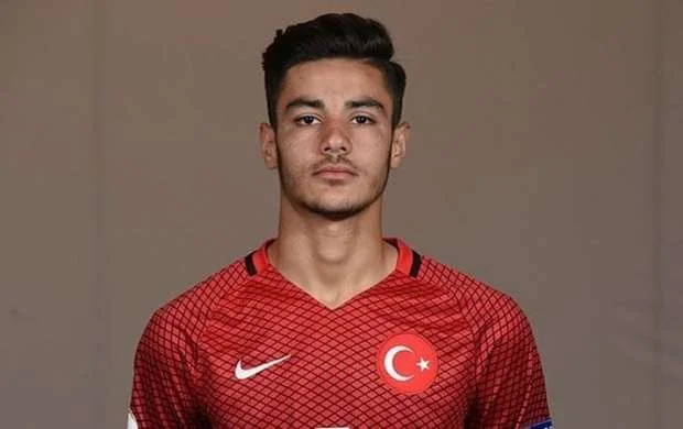 "Liverpul" van Deykin mövqeyinə 20 yaşlı türkü alır 