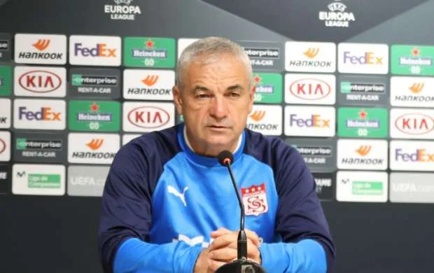 "Sivasspor"un baş məşqçisi: "Göstərdiyimiz oyunun qarşılığını ala bilmirik" 