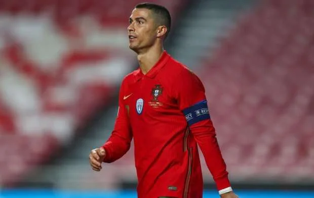 Ronaldu Fransaya qol vura bilmir 