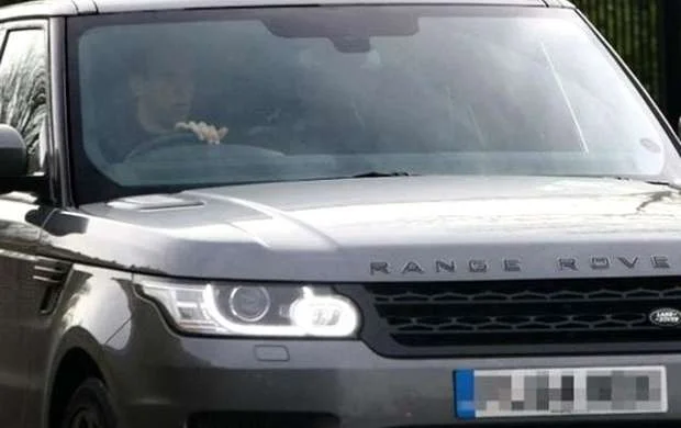 Ulduz futbolçunun 223 minlik maşını oğurlandı - FOTO 