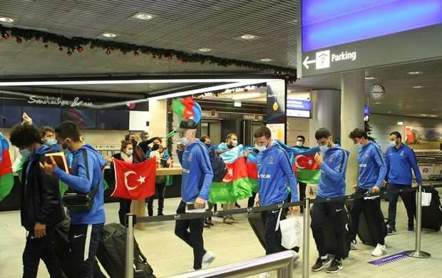 Milli komandamız Lüksemburqda belə qarşılandı - FOTOLAR 