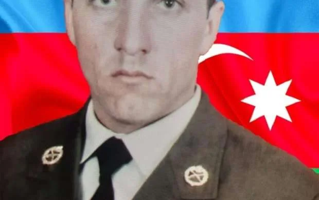 Şəhid övladının tabutunu başında daşıyan ana - VİDEO 