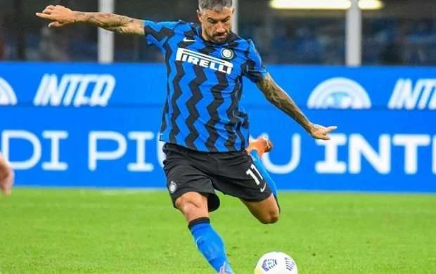 Kolarov da yoluxdu 