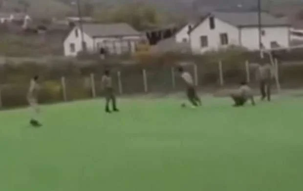 Düşmənə qan udduran əsgərlərimiz yorğunluqlarını futbolla çıxardı - VİDEO 