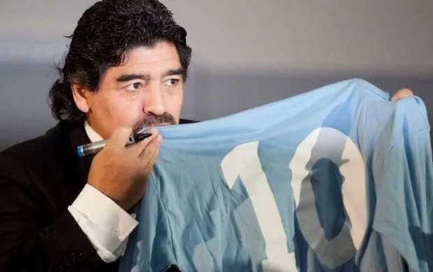 Dieqo Maradona dünyasını dəyişdi 