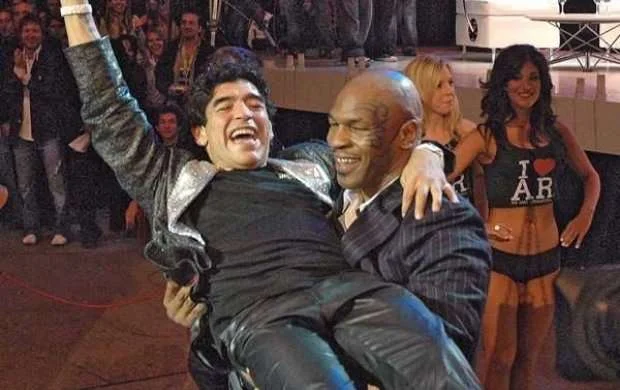 Tayson Maradonanın ölümünə belə reaksiya verdi - FOTO 