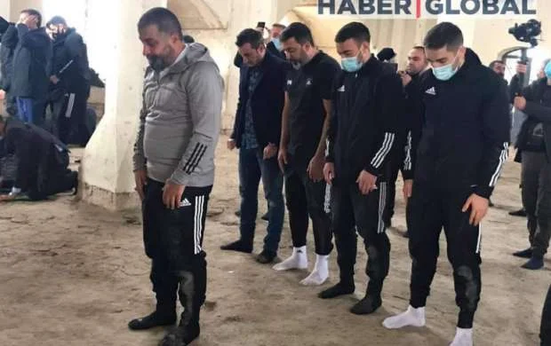 "Qarabağ"ın futbolçuları Ağdamdakı Cümə məscidində namaz qılıb - FOTOLAR 