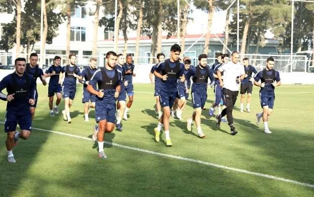 Qurban Qurbanovun köməkçisi: "13-14 futbolçumuz var" 