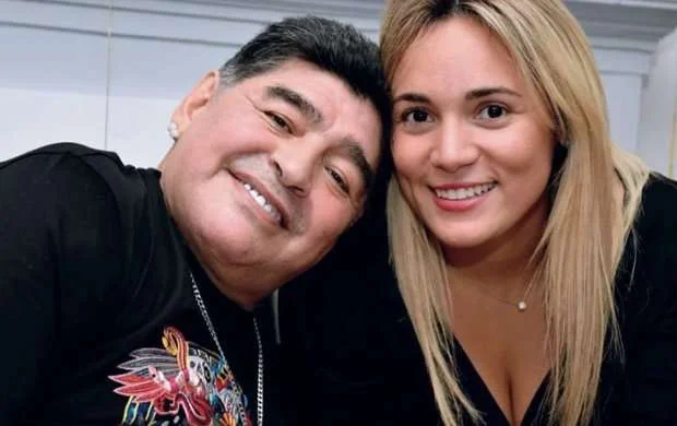 Maradona ilə bağlı qorxunc iddia: Döyüb, nərdivandan aşağı atıb 