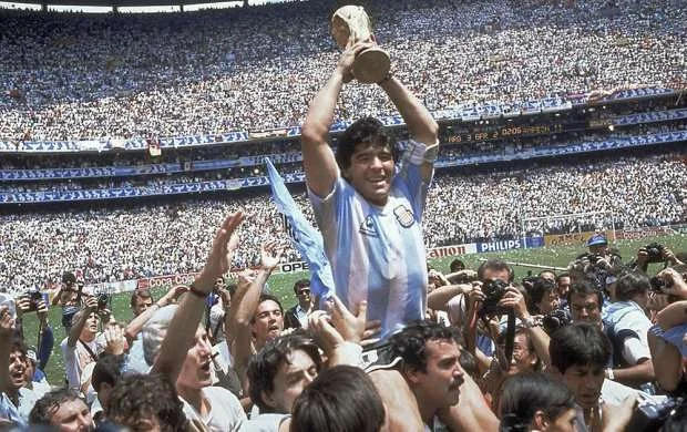 Küçəyə Maradonanın adı veriləcək 
