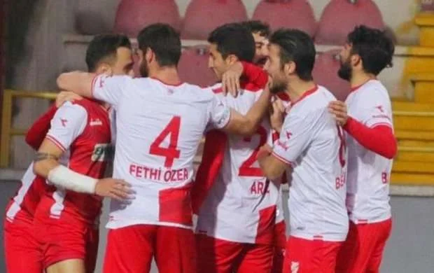 Araz oynadı, komandası qalib gəldi 