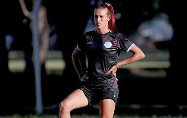 Futbol tarixində ilk: Transseksual futbolçu meydana çıxdı - FOTOLAR 