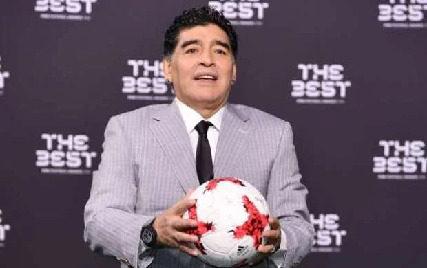 Maradona pulun üzərində... 