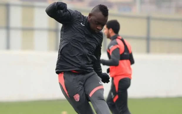 "Sabah"ın daha bir futbolçusu koronavirusa yoluxdu 