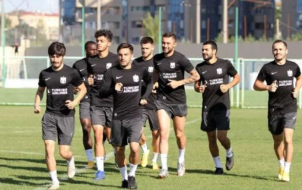 "Neftçi"nin 2 futbolçusu "Sabah"la oyunu buraxacaq 