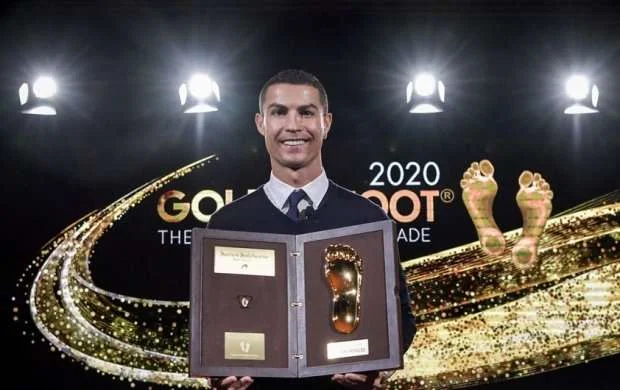 Ronaldo "Qızıl Ayaq" mükafatını aldı 