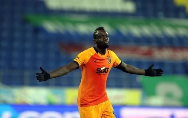 "Qalatasaray" hücumçusunu heyətdən kənarlaşdırdı 