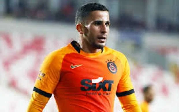 "Qalatasaray"ın ulduzunun əlində fişəng partladı: Görmə qabiliyyətini itirə bilər 