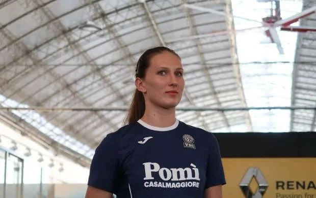 Polina Rəhimova: "Müharibədə ailə üzvlərini itirən uşaqlara kömək etmək istəyirəm" 