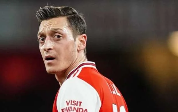 Məsut Özil Amerika klubuna keçə bilər 