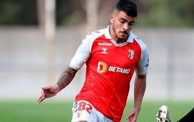 22 yaşlı futbolçu xərçəng xəstəliyinə görə karyerasını bitirdi 